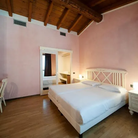 La Colombera Golf Apartment Castrezatto